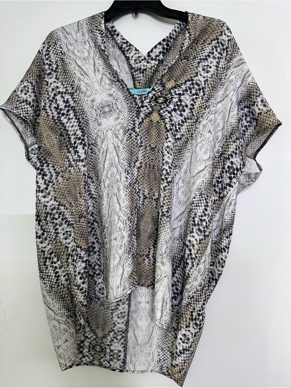 Karlie Snake-Print V-Neck Tunic in Taupe, Black & White